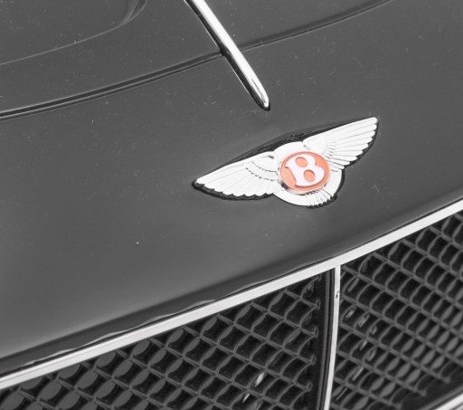 Автомобиль Bentley EXP12 Черный