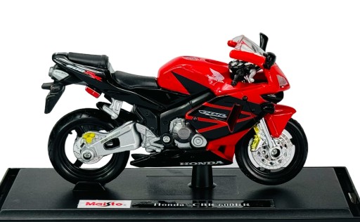 Модель HONDA CBR 600RR на стенде 1:18 Maisto 77049