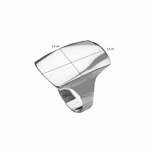 Большое серебряное кольцо с блестящей гладкой текстурой. Коробка R20+.