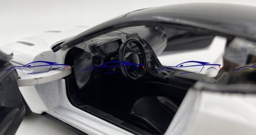 Модель Aston Martin DB11 белого цвета 1:24 Motormax 79345