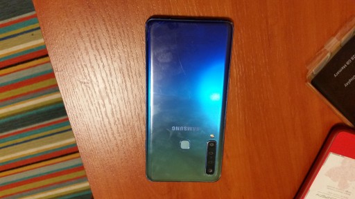 Смартфон Samsung Galaxy A9 6/128 ГБ + чехол