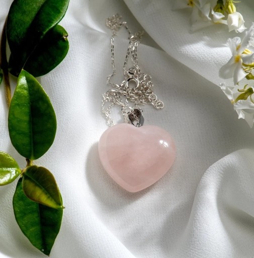 Колье HEART из розового кварца с камнем Love