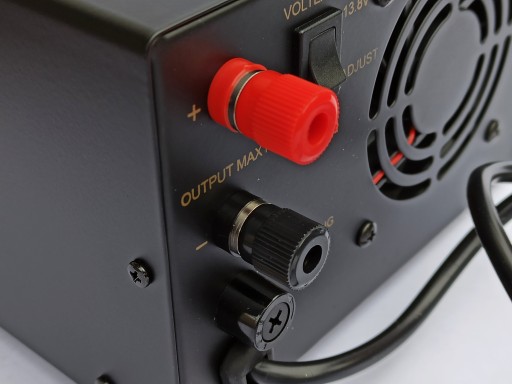 БЛОК ПИТАНИЯ Jetfon PC17SW 13,8 В