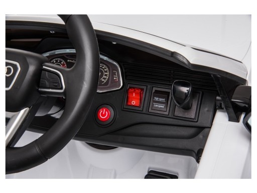 Автомобиль Audi RS Q8 на аккумуляторе для трехлетнего ребенка
