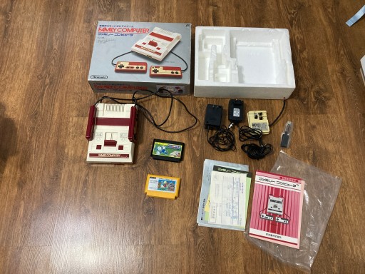 Семейный компьютер Nintendo Famicom (NES) в коробке — как Pegasus