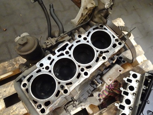 Audi VW Skoda 1.6 TDI Блок двигателя 03L021P