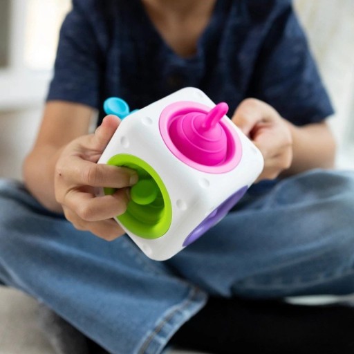 Красочный сенсорный кубик Tugl Fat Brain Toys для малышей от 2 лет