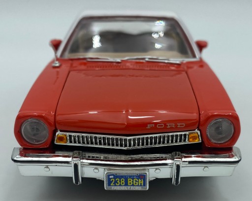 Ford Pinto 1974 1:24 модель Motormax 79044 оранжевый