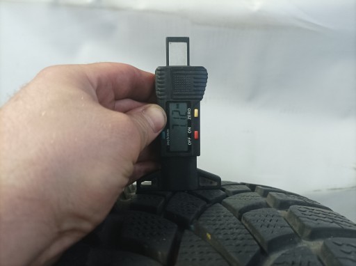235/65 R17 104H Dunlop Sp Winter Sport 3D 15 лет