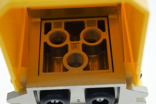 ZAWÓR NOŻNY Z OSŁONĄ AIRTAC 4F210-08FG 5/2-1/4