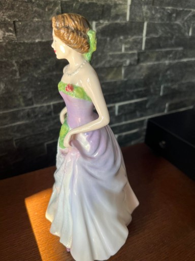 Женская фарфоровая статуэтка Royal Doulton, фигурка года 1997