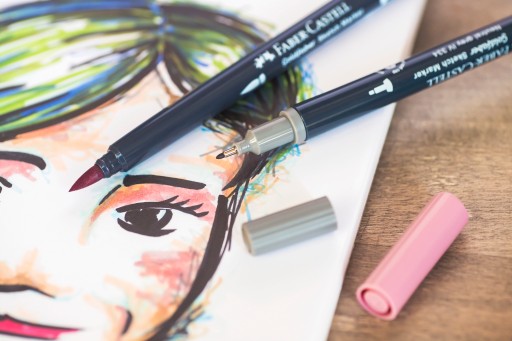 24-цветные двусторонние художественные маркеры Faber-Castell.