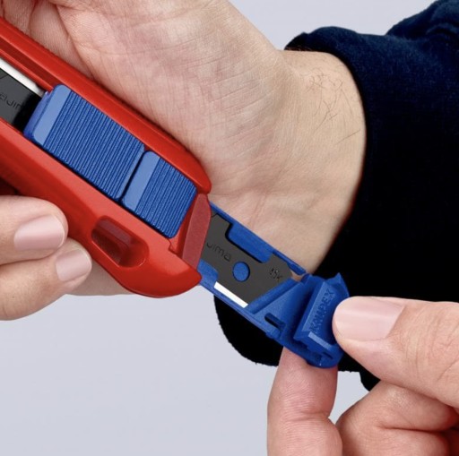 Нож Knipex со сломанным лезвием Tapet Tapeciak 18 мм