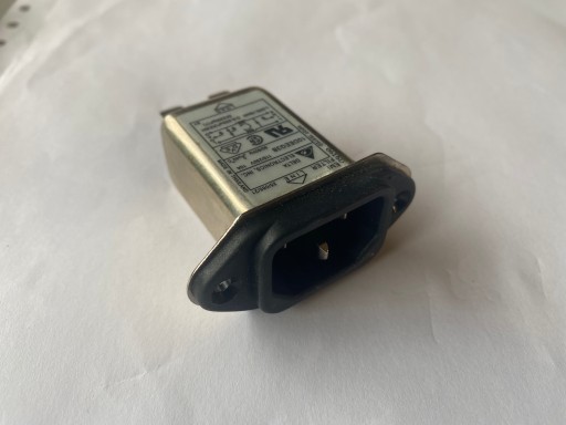 Противопомеховый фильтр EMI 250В 10А с розеткой