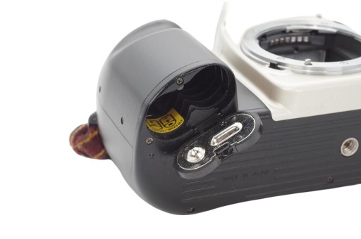 NIKON F60+ MANUAL - надежный фотоаппарат - отличное состояние