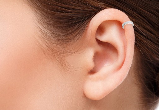 Серебряная серьга с 925 фианитами.