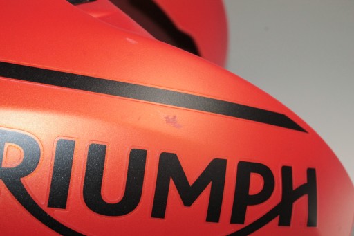 КРЫШКА БАКА TRIUMPH TRIDENT 660 ОБТЕКАТЕЛЬ