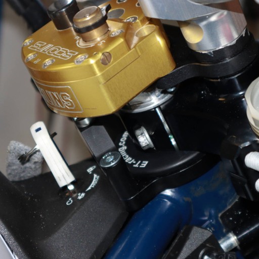 Крепление рулевого демпфера 690/701 Ohlins Scott