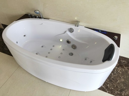 WANNA PRZYŚCIENNA Z HYDROMASAŻEM MASAŻEM JACUZ/ZI Z OŚWIETLENIEM LED 170x85
