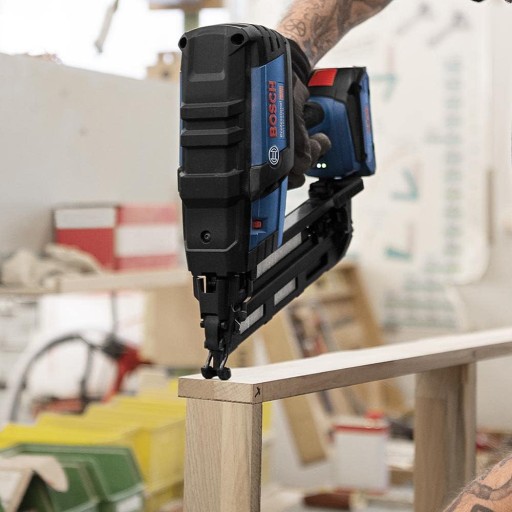 BOSCH Akumulatorowa gwoździarka do drewna GNH 18V-64 M