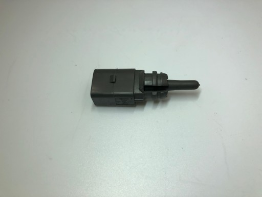 Датчик наружной температуры 8Z0820535A AUDI E TRON 4KE VW SKODA