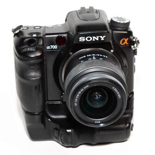 Sony Alpha A700 КОРПУС 12,2 Мпикс ISO6400 + РУЧКА VG-C70AM +18–55 ММ