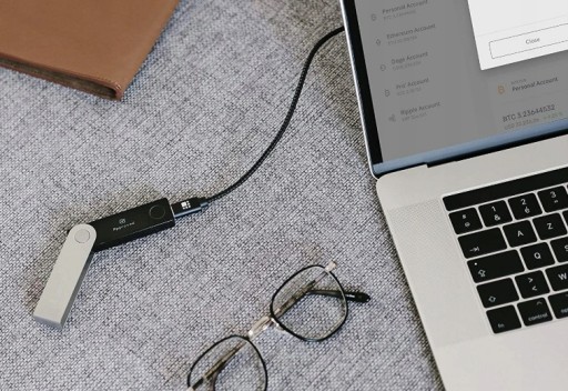 Безопасный аппаратный кошелек LEDGER NANO X ETH DOGE XRP + монета BTC