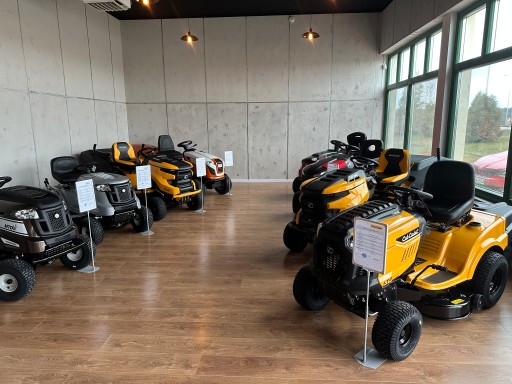 Самоходный трактор-газонокосилка Cub Cadet XT1 OR106 Садовый трактор ENDURO