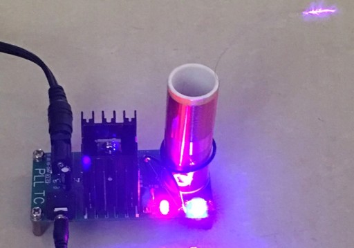 Мини-МУЗЫКАЛЬНЫЙ динамик TESLA COIL Генератор ПЛАЗМЫ