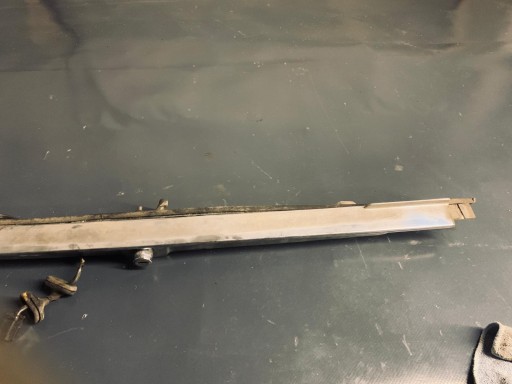 Mercedes W116 Задняя накладка, хром замок багажника