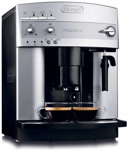 Кофемашина под давлением с насадкой для приготовления пены DeLonghi Magnifica ESAM 3200.S