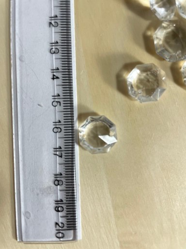 Кристаллы из старого стекла, 50 штук, диаметр 0,9-1,2 см.