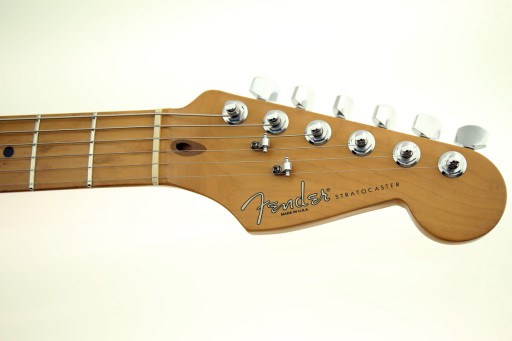 Fender Standard Stratocaster 1997 — 27-летний профессионально играющий на инструменте.