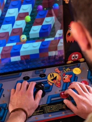Аркадная консоль в стиле ретро, ​​большая подставка PAC-MAN WiFi, 17 дюймов, Arcade1Up