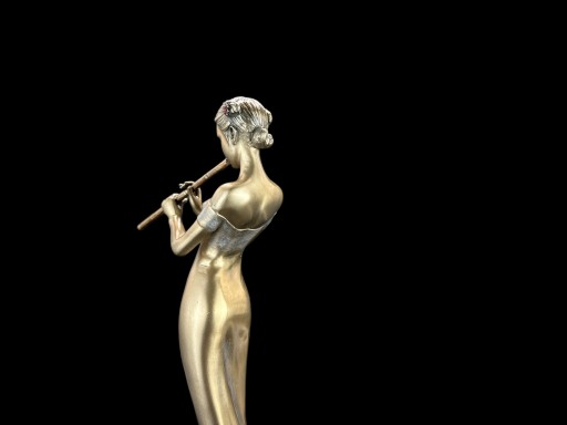 Figurka Rzeźba Statuetka flecistka GRAJĄCA NA FLECIE VERONESE WU75220A4