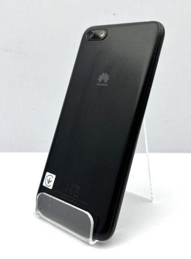 Смартфон Huawei Y5 2018 года.