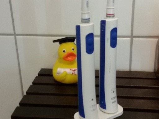 Держатель для зубных щеток ORAL B тройной, белый