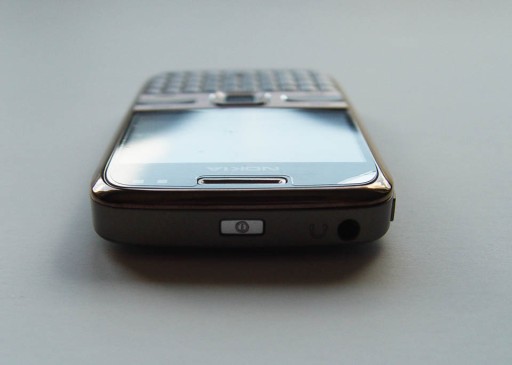 Мобильный телефон Nokia E72 128 МБ / 256 МБ 3G золотой