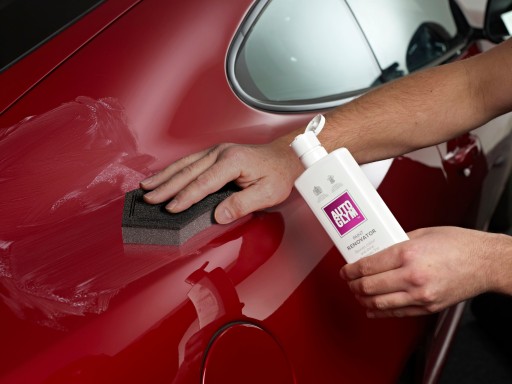 Autoglym Paint Renovator – для удаления царапин.