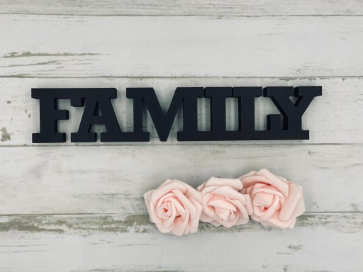 Надпись FAMILY 3D, ок. 29 см, разные цвета.