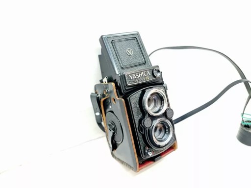 КАМЕРА YASHICA MAT-124G В КОРПУСЕ