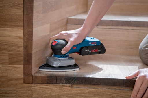 КАЧЕСТВЕННАЯ ШЛИФОВАЛЬНАЯ МАШИНА GSS 18V-13 BOSCH 2x4,0 Ач