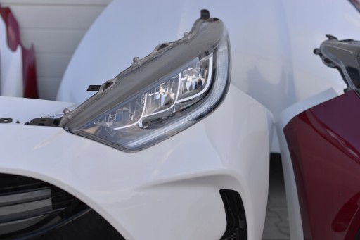 MASKA ZDERZAK BŁOTNIK PAS LAMPA H7 XENON LED BELKA TOYOTA YARIS 4 IV