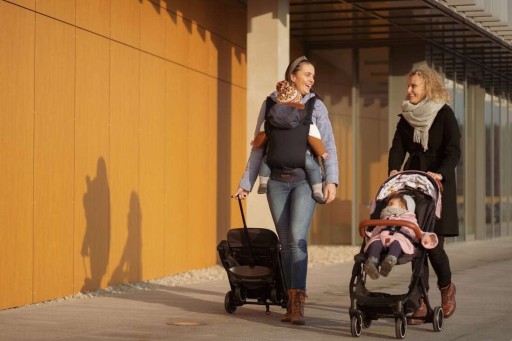 Lekki Wózek spacerowy WALIZKA MoMi Estelle + folia