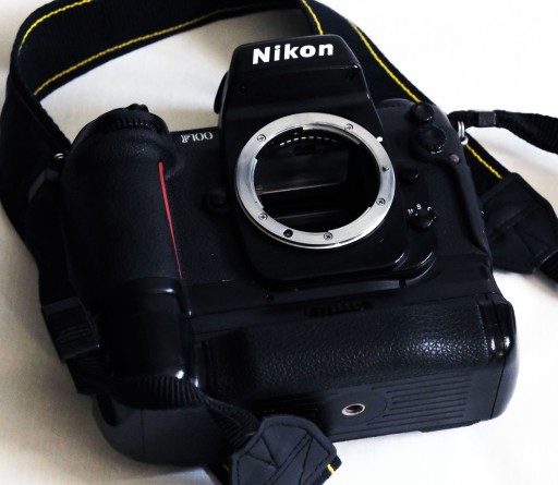 Nikon F 100+MB 15 Фотоаппарат Nikon