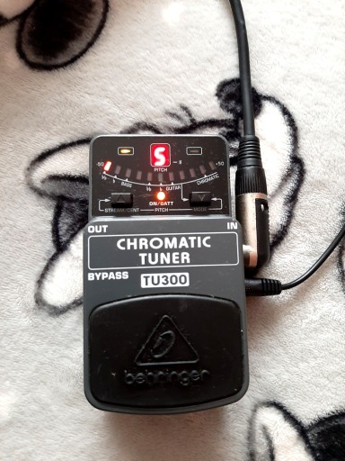 Хроматический тюнер Behringer TU300