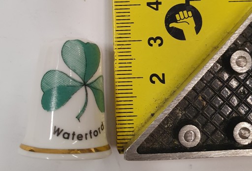 porcelanowy naparstek kolekcjonerski Waterford koniczyna