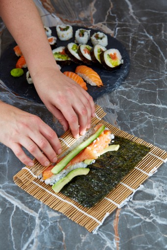 ZESTAW DO SUSHI 14 elementów 5x PAŁECZKI 2x MATA