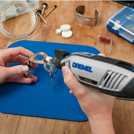 DREMEL 4486 БЫСТРОЗАЖИМНЫЙ ПАТРОН 0,8–3,2 мм
