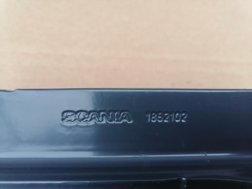 ПЕТЛЯ РЕШЕТКИ РАДИАТОРА SCANIA 1852102